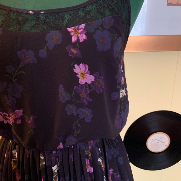 Dex pleated & lace floral midi twirl dress - Picture 8 of 9